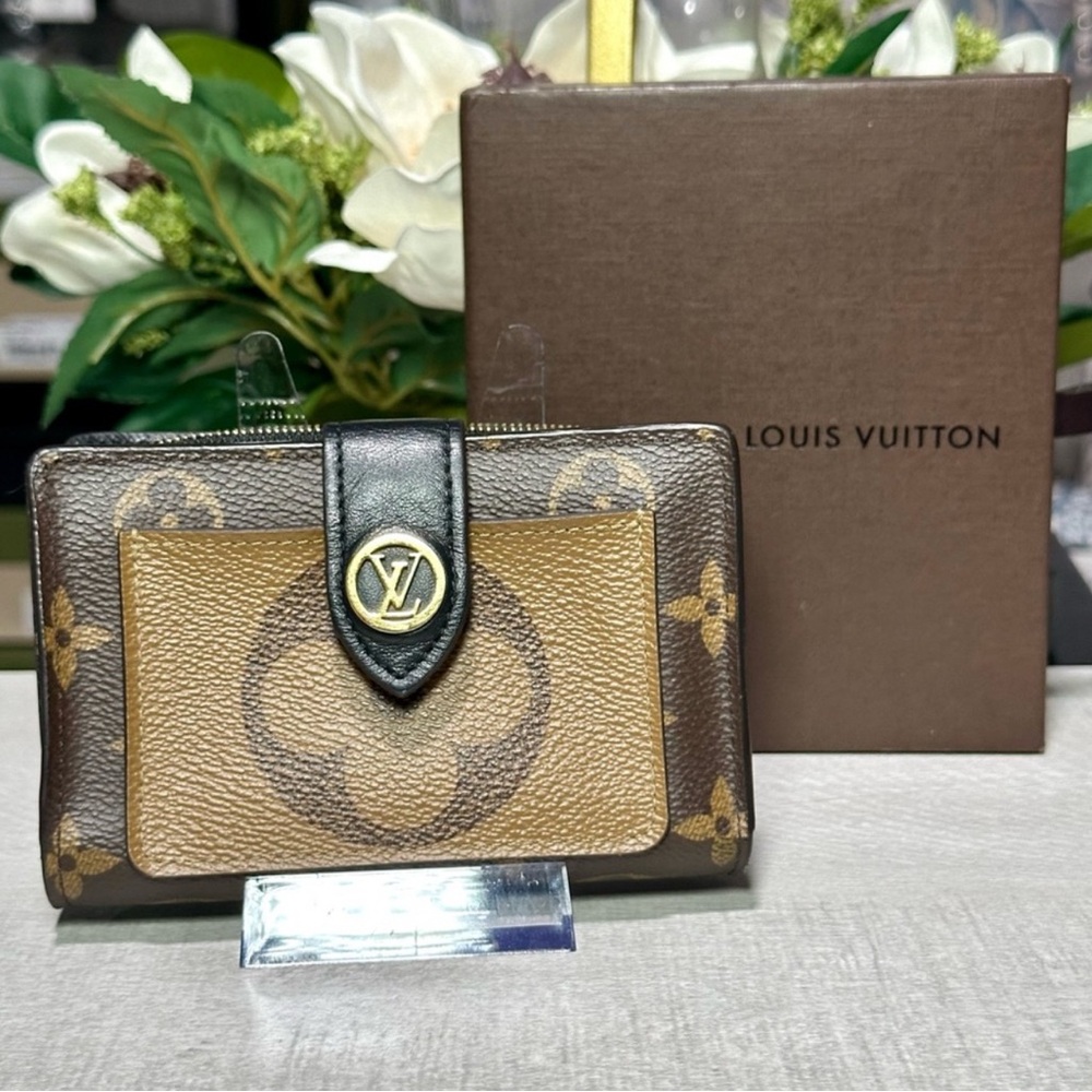 EUC Louis Vuitton Juliette Wallet w/ Box & COA